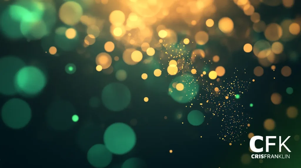 Uma imagem abstrata apresentando uma mistura de luzes bokeh verdes e amarelas brilhantes em um fundo escuro. O canto inferior direito mostra "CFK CRIS FRANKLIN" em texto branco.