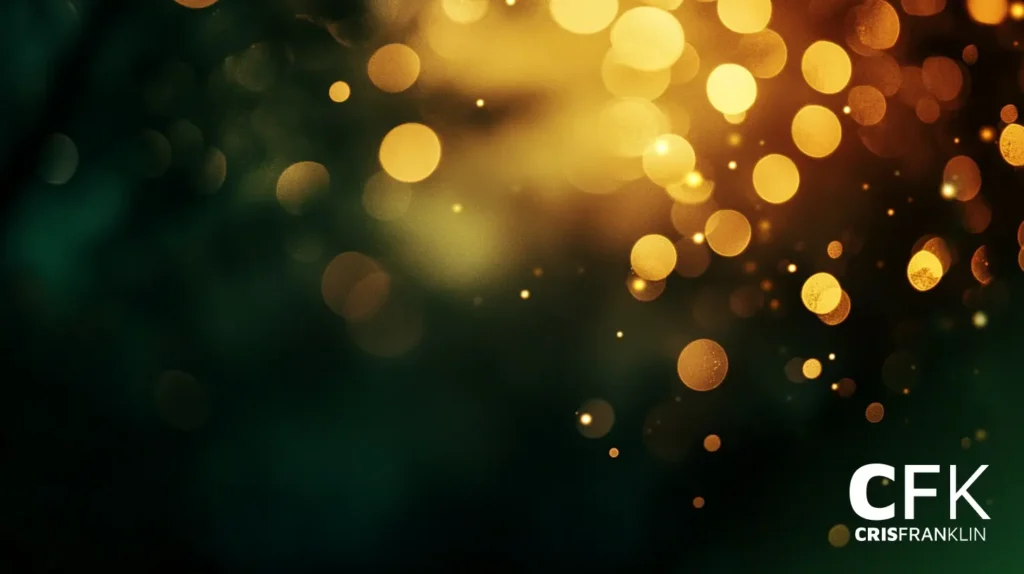 Uma imagem desfocada com luzes bokeh douradas sobre um fundo verde escuro e o texto "CFK" e "Cris Franklin" no canto inferior direito.
