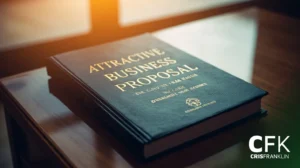 Um livro de capa dura intitulado "Attractive Business Proposal" (Proposta de negócios atraente) está sobre uma mesa de madeira com a luz do sol ao fundo.